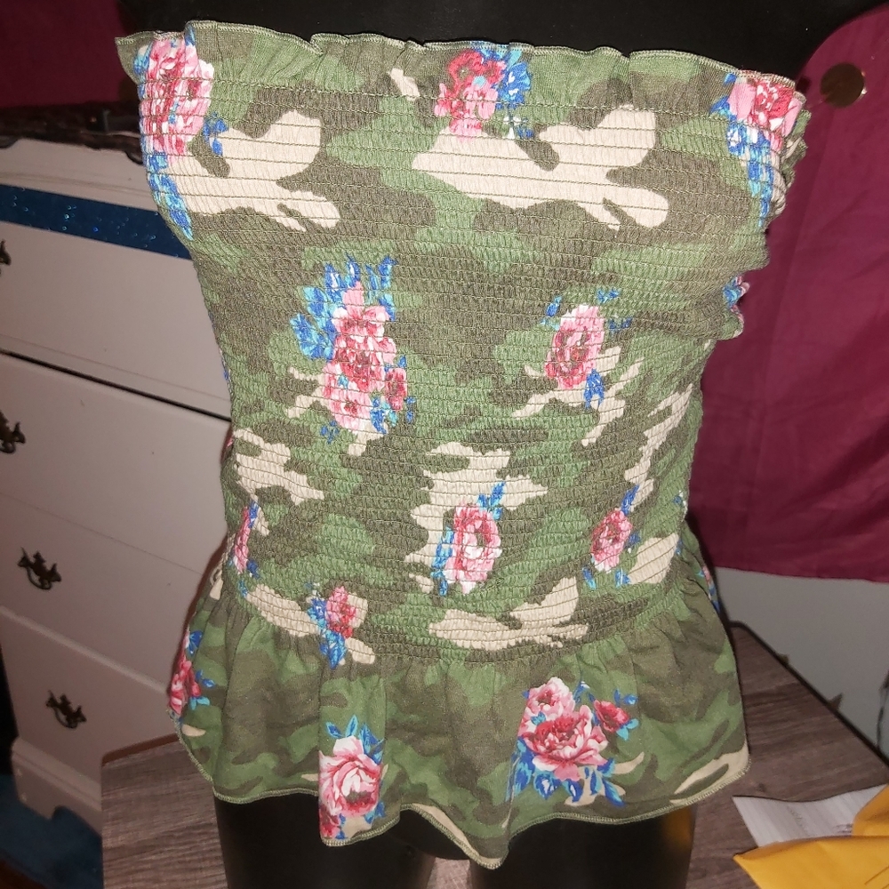 No boundaries halter top *NoBo*